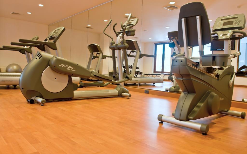 Hansar Samui Resort & Spa - Sha Extra Plus Бопхут Екстер'єр фото A typical gym